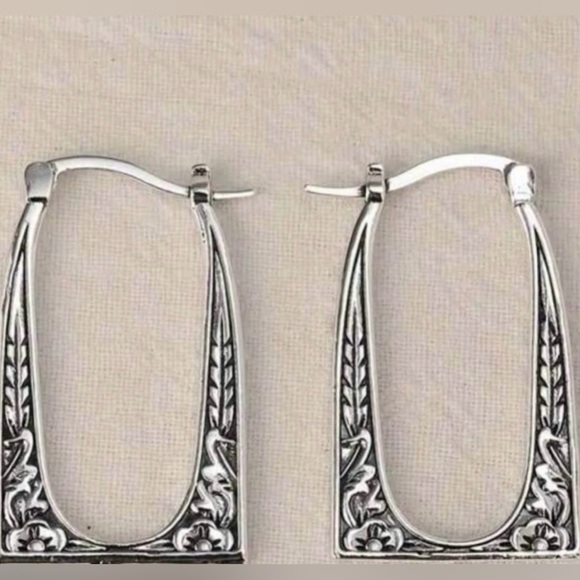 Ondine Branch Bud Bloom Floral Vine Embossed Arched Window Rectangle Garden Hoop - Picture 8 of 15